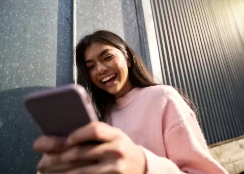 La paradoja del entusiasmo digital frente a la comprensi�n real.