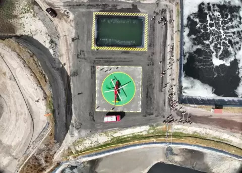 Vista a�rea de la nueva helibase y piscina en el relleno sanitario de El Inga.