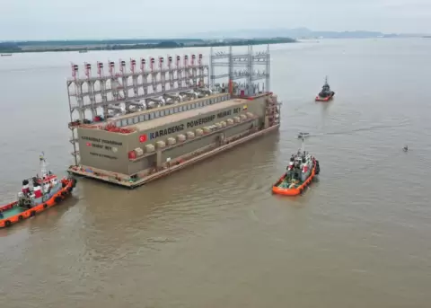 Barcaza turca Murat Bey, alquilada por Ecuador para la generaci�n de electricidad a la empresa Karpowership.