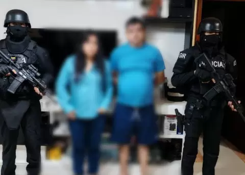 Detenidos durante un operativo contra Comandos de la Frontera en Ecuador, el 9 de septiembre de 2025.