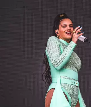 Rosal�a inaugura su residencia en Madrid luego de una intoxicaci�n alimentaria.