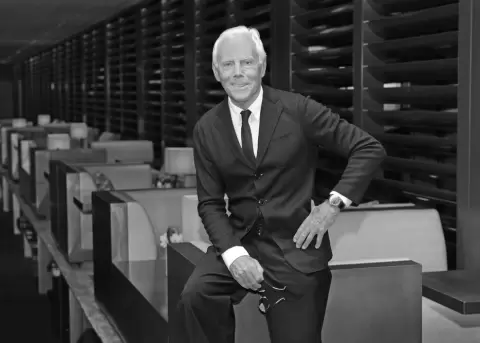 El legado eterno de Armani inspira moda, negocios y branding global.