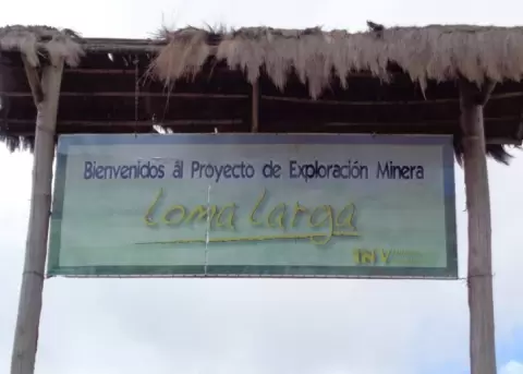Un letrero del proyecto minero Loma Larga, en los p�ramos de Quimsacocha (Azuay).
