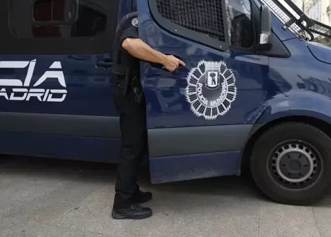 Al menos 14 heridos, uno de gravedad, en la explosi�n de un bar en Puente de Vallecas (Madrid)