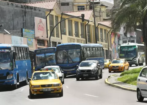 Transportistas de Pichincha anuncian suspensi�n de operaciones desde el lunes