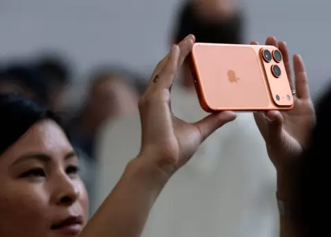 Apple lanza oficialmente el iPhone 17: todos los detalles de su presentaci�n