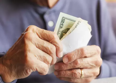 Gobierno inicia devoluci�n del IVA a adultos mayores y personas con discapacidad