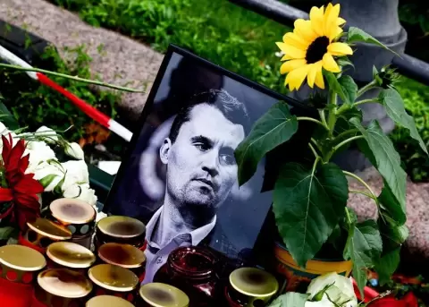 Decenas de personas son despedidas por sus comentarios sobre el asesinato de Charlie Kirk en EE.UU.