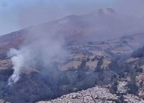 Incendio en San Juan se reactiva por fuertes vientos