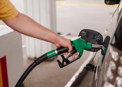 El gobierno de Noboa elimina el subsidio al di�sel.