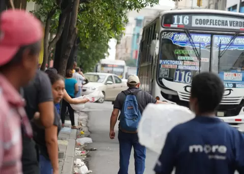 Transportistas reciben bonos