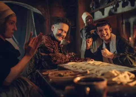 Una miniserie sat�rica polaca conquista Netflix con gran �xito.