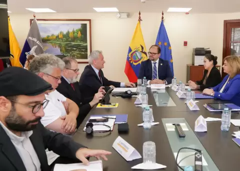 Reuni�n entre el ministro del Interior, John Reimberg, y una delegaci�n del Parlamento Europeo, en Quito.