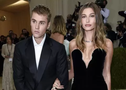 Justin y Hailey Bieber celebran aniversario.