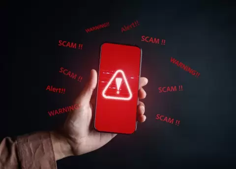 Expertos advierten riesgos ocultos en redes sociales y aplicaciones.