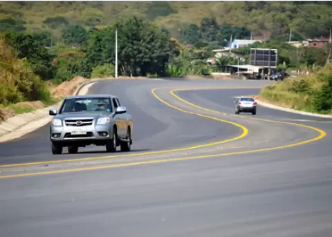 ANT y AEADE sellan alianza para reforzar la seguridad vial en Ecuador