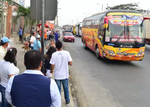 Gobierno dispone equilibrar tarifas de transporte tras eliminaci�n del subsidio al di�sel