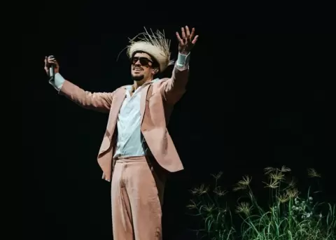 Bad Bunny y Grupo Frontera impactan en M�xico.