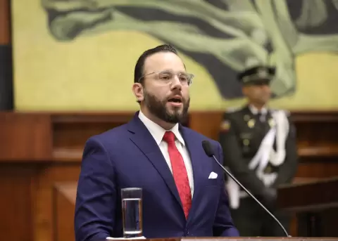 Asamblea destituye a Gonzalo Alb�n del CPCCS