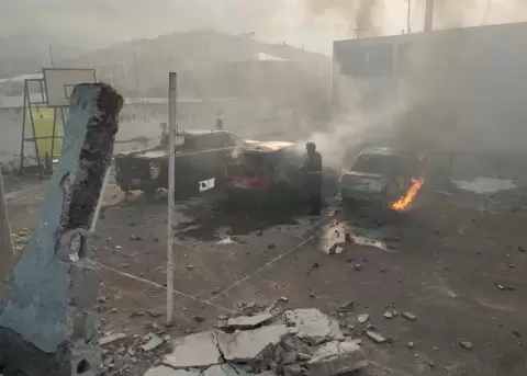 El Comando Policial de Otavalo, en Imbabura, fue atacado por manifestantes, el 22 de septiembre de 2025.