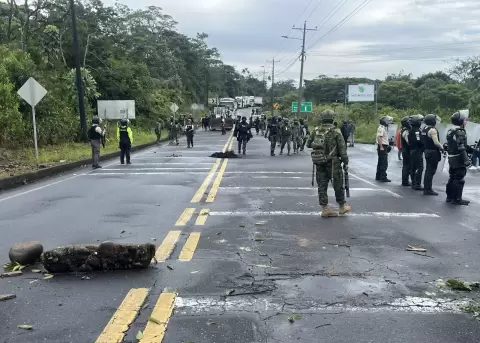 Bloqueos de v�as en Pastaza, en el paro nacional convocado por la CONAIE.