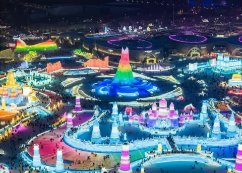 En Harbin, China, cada a�o abre el parque de hielo m�s grande del mundo.
