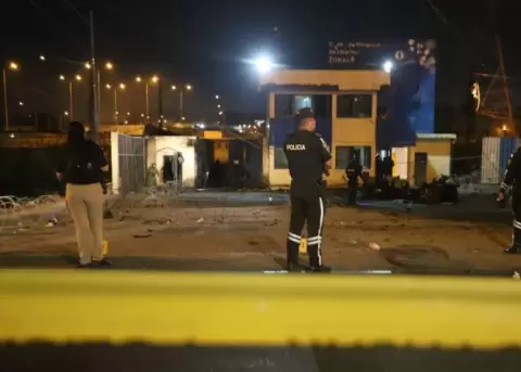 Explosi�n de coche bomba en los exteriores de la c�rcel Regional.