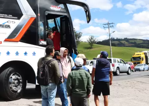 Paralizaci�n del transporte pesado luego de la eliminaci�n del subsidio al di�sel en la v�a Al�ag-Santo Domingo, el 15 de septiembre de 2025.