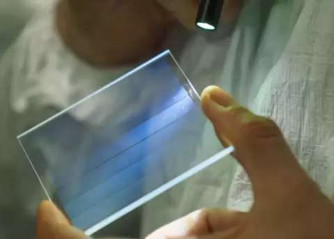 Un cristal revolucionario promete almacenamiento de datos pr�cticamente eterno.