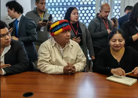 Marlon Vargas, presidente de la CONAIE, y Ercilia Casta�eda, vicepresidenta de la organizaci�n, en la Comisi�n de Garant�as Constitucionales.