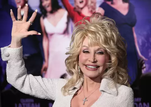 Dolly Parton suspende conciertos.