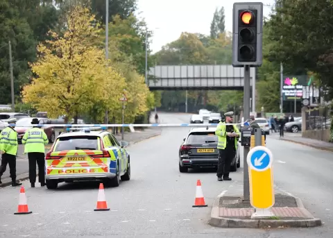 Cord�n policial en el lugar del ataque a la sinagoga en M�nchester.