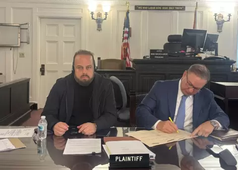 Xavier Jord�n junto a su abogado, Richard D�az.