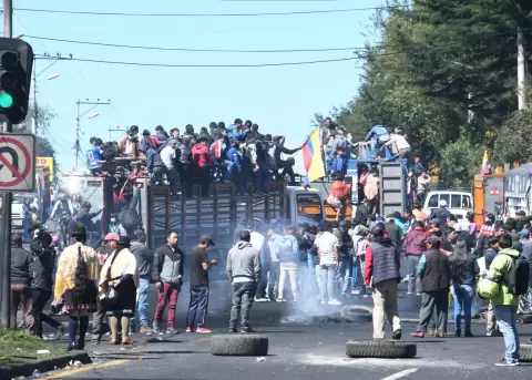 Ecuador arrastra p�rdidas millonarias y requiere medidas urgentes para estabilizar su econom�a