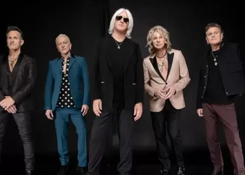 Def Leppard recibe su estrella en el Paseo de la Fama en Hollywood.