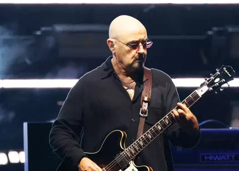 Paul "Bonehead" Arthurs padece de c�ncer.