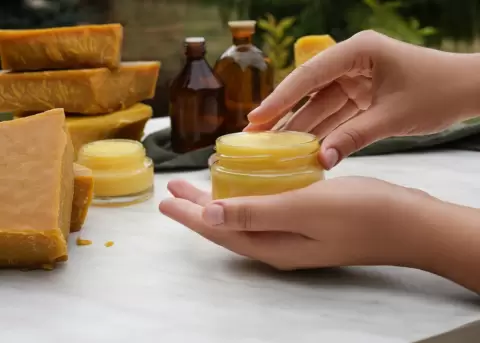 Apicultura y apiterapia: belleza natural, salud y sostenibilidad con abejas.