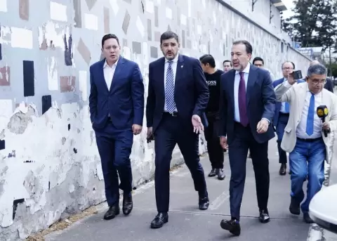 Alcaldes de Cuenca, Guayaquil y Quito (de izquierda a derecha).