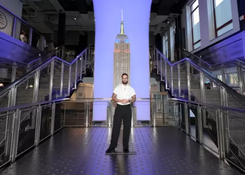 Maluma es el primer colombiano en cantar desde el Empire State.
