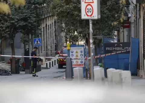 Cord�n de seguridad por el derrumbe de un edificio en el centro hist�rico de la ciudad de Madrid.