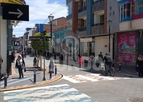 Logales cerrados en Otavalo, en el primer d�a del feriado del 9 de octubre durante el paro nacional.
