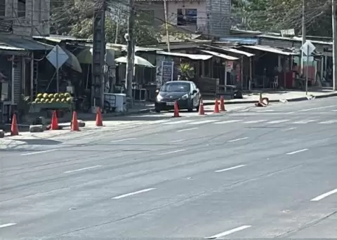 Coche bomba en los exteriores de la Penitenciar�a del Litoral.