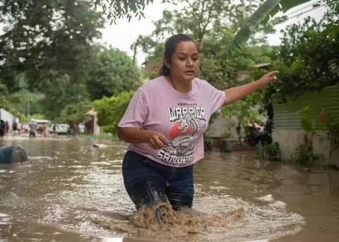 Mujer afectada por la inundaciones en M�xico.
