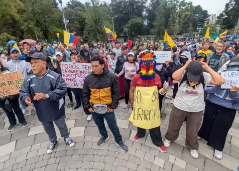 Manifestantes en el parque El Arbolito, el 12 de octubre de 2025.