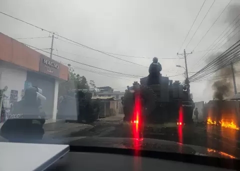 Enfrentamientos entre la Fuerza P�blica y manifestantes en el sector La Esperanza.