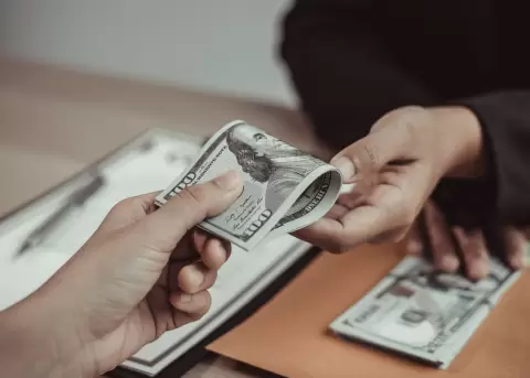 Gobierno plantea incremento de USD 16 al salario b�sico unificado para 2026