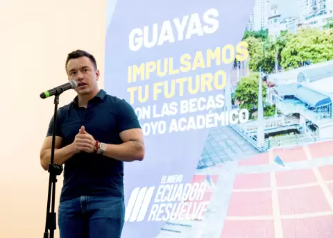 Noboa acusa a mafias de estar detr�s del atentado con coche bomba en Guayaquil