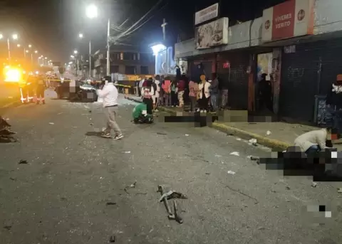 Cuatro personas fallecieron en un siniestro de tr�nsito en el norte de Quito, la noche del 18 de octubre de 2025.