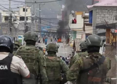 Este 19 de octubre de 2025 se registraron enfrentamientos entre manifestantes y la fuerza p�blica en el sector de San Miguel del Com�n.