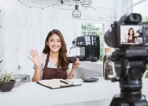 China impone estudios a influencers para combatir desinformaci�n en redes.